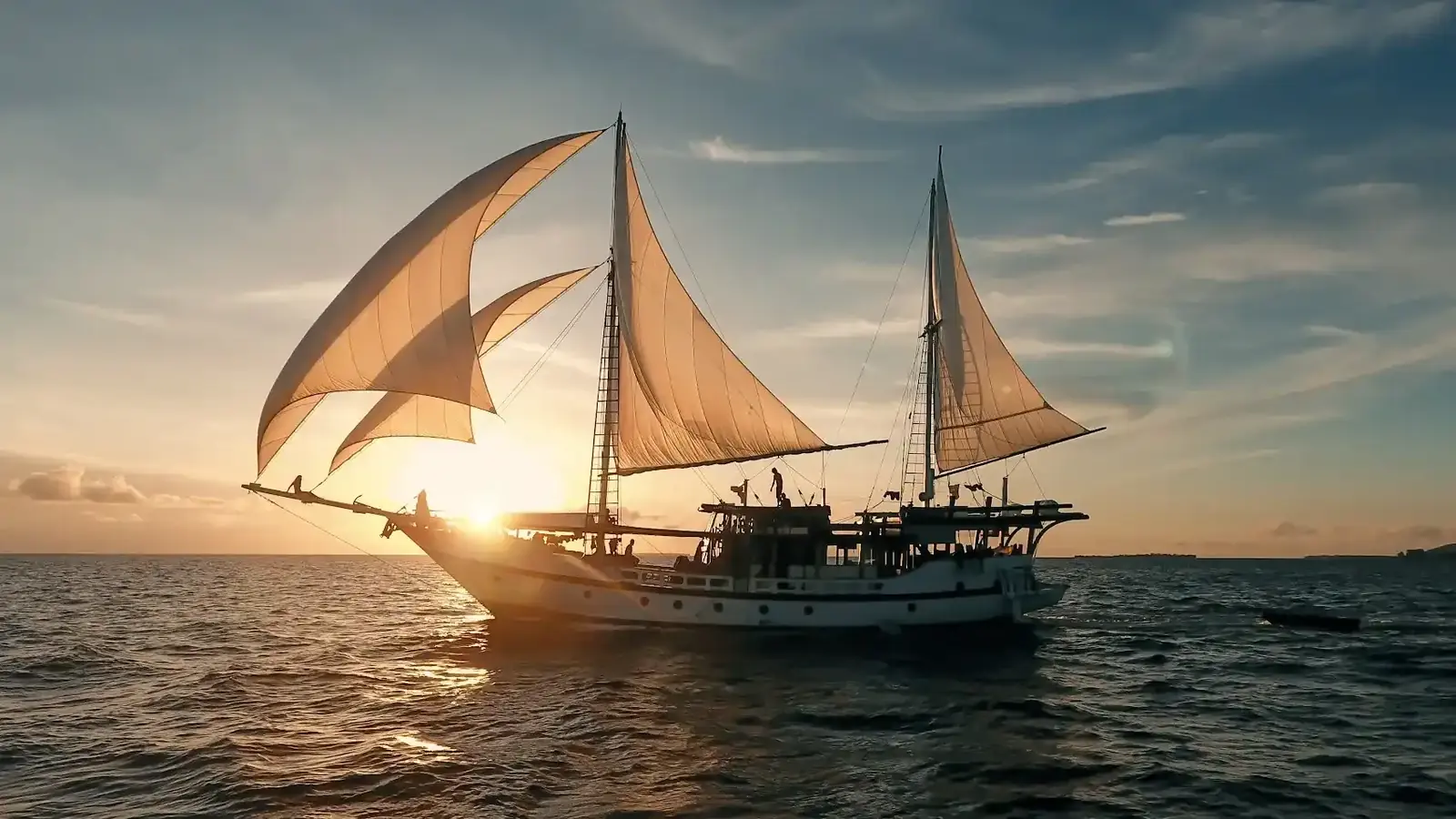 Private Charter vs. Shared Cabin Liveaboard for Sumba Waluxury